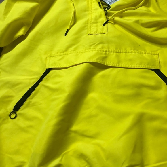 Rain jacket/ Windbreaker - Picture 2 of 4
